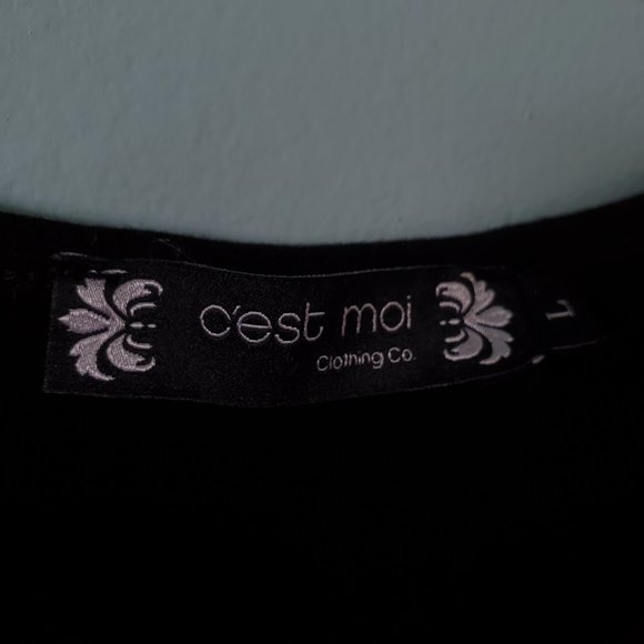 CUTE Black Dress with Ruching - Picture 3 of 3